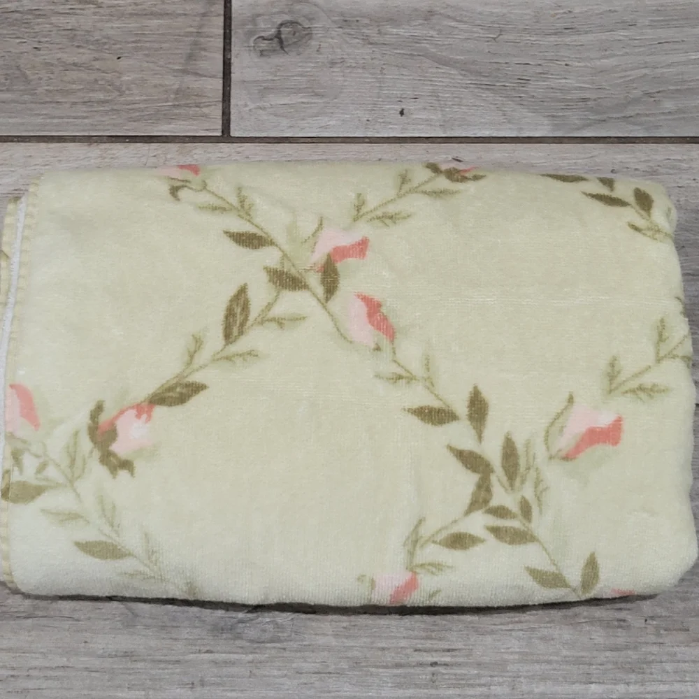 Vintage Kaufman large bath towel made in Brazil cotton